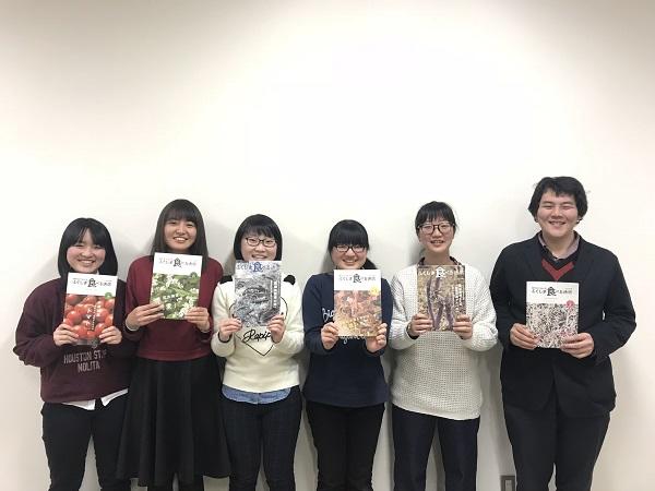 （写真１）「こうふく通信」編集部の高校生たち（2018年1月）.jpg