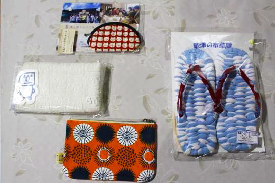 布草履にポーチ、タオルなど魅力的な商品がいっぱい
