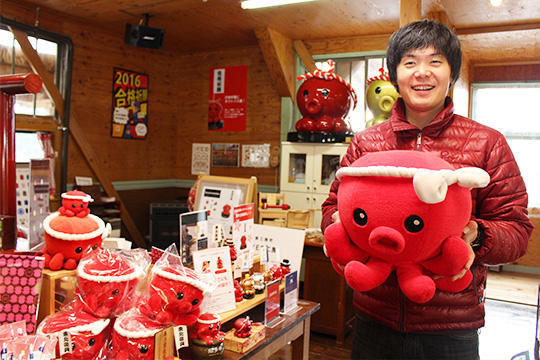 広報の大森丈広さんが工房内を案内してくれました