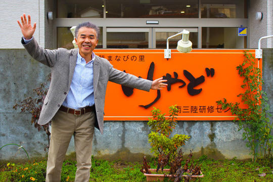 サービス精神旺盛な阿部さん、カメラを向けるとお茶目なポーズを取ってくれました