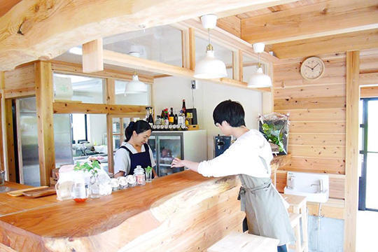 魅力はお母さんの明るい笑顔とおいしい家庭料理。『カフェちょこっと』でお昼ごはん