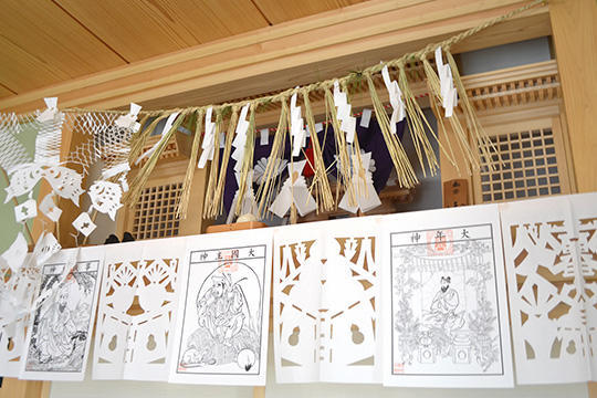 上山八幡宮で『きりこ』をつくるワークショップ