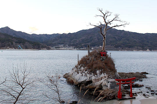 吉里吉里海岸の弁天島