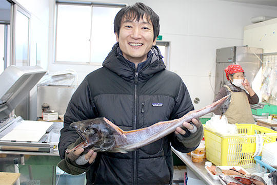 商品としては使わない部分のサケも「自家消費用なんだけど良かったらどうぞ」と持たせてくれました
