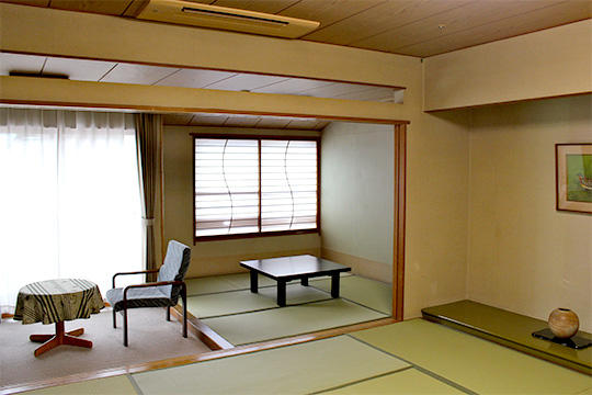 趣ある客室が旅情をそそります