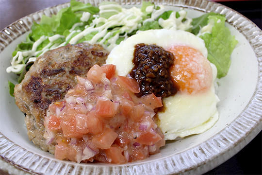さっそく注文！ロコモコ風ポーポー丼（650円）