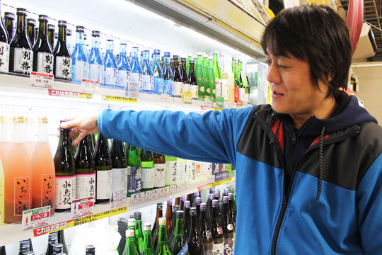 気仙沼の地酒が全種類揃う「酒のサイシン」。お酒のほか、気仙沼の地場産品も扱っています