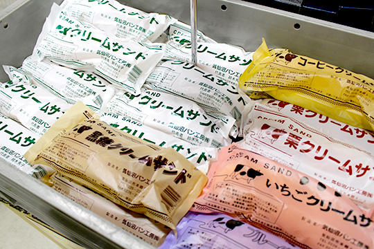 ふわふわのパンに懐かしいピーナッツバターが入った「気仙沼クリームサンド」。気仙沼のソウルフードです
