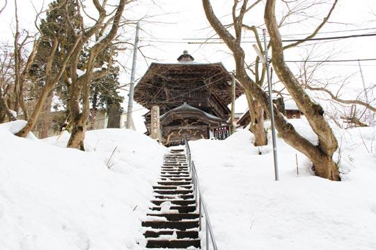 雪で階段がつるつる滑るので、ちょっとハラハラ......