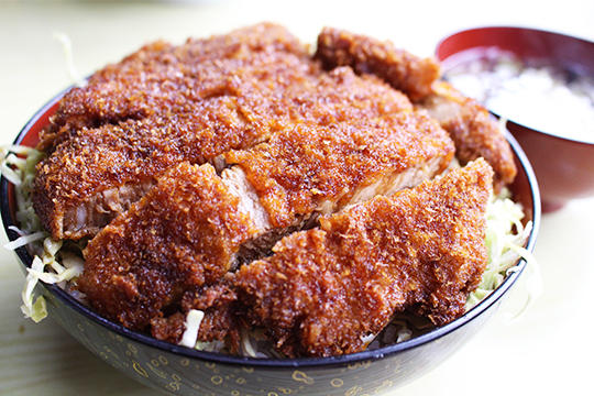 「よしのや食堂」のソースカツ丼