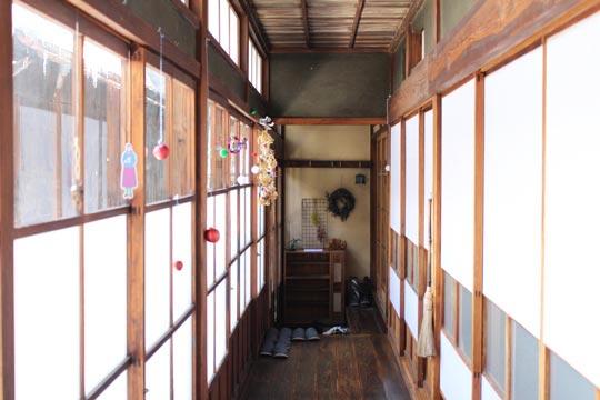 元々は豆腐屋さんの製造所兼住居として使われていた古民家を改装したカフェです