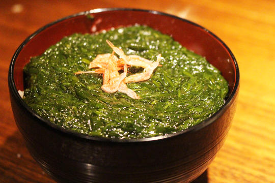 岩松さんのおすすめ、塩釜のアカモク丼（399円）